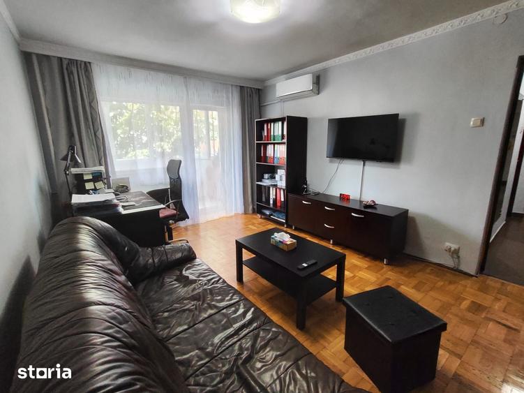 Apartament cu 3 camere decomandat în Ștefan cel Mare