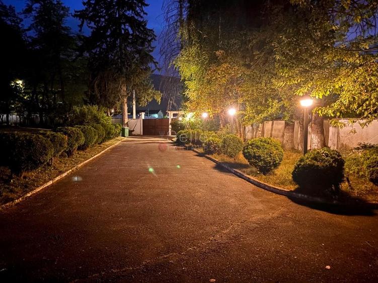Casă individuală cu 7 camere cu Canalizare în Baciu