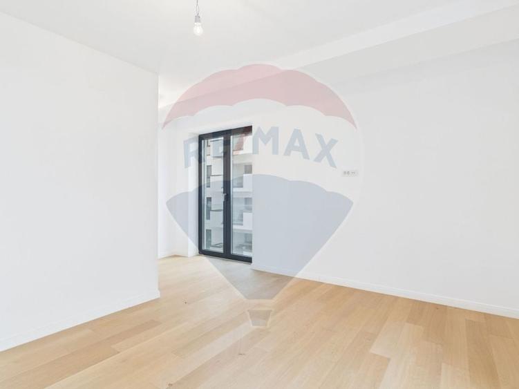 Apartament cu 3 camere semidecomandat în Nord