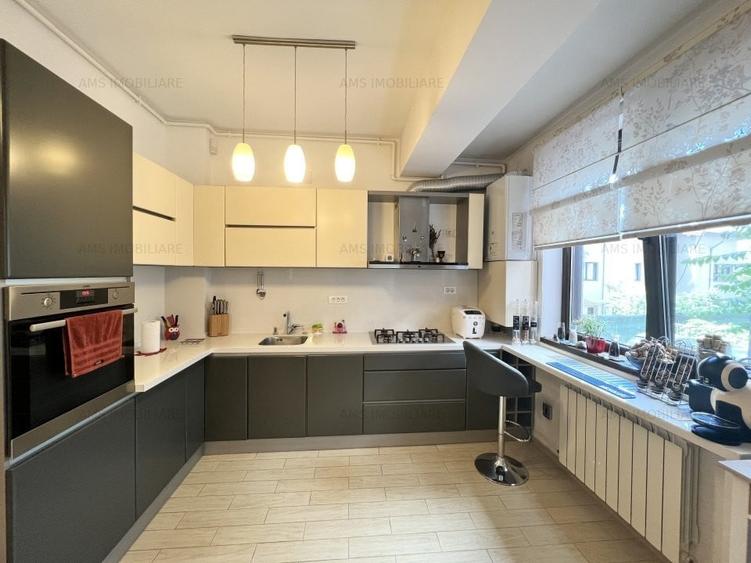 Apartament cu 3 camere decomandat, mobilat în Decebal