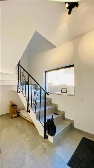 Duplex cu 4 camere cu Teren 173 Mp în Cug