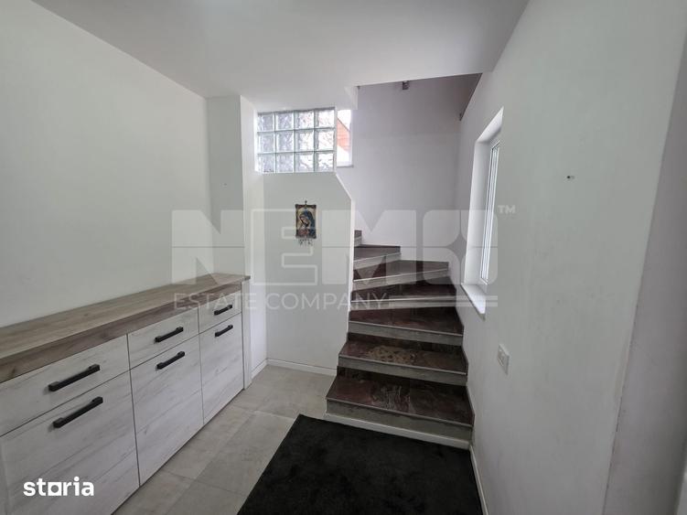 Casă cu 7 camere cu Teren 1000 Mp în Mitocu Dragomirnei