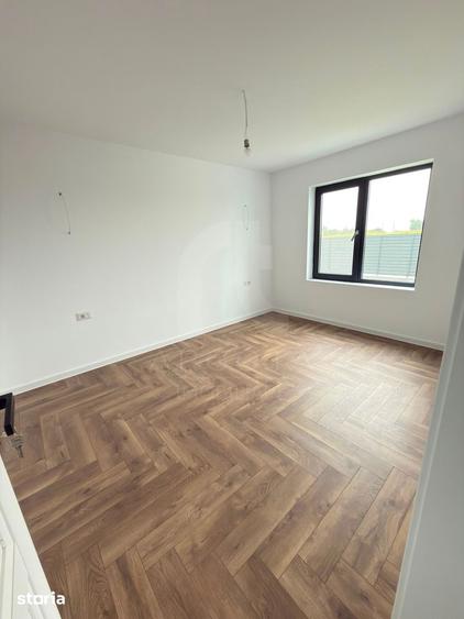 Casă cu 5 camere cu Teren 400 Mp în Vadu Pașii