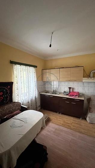 Casă cu 5 camere cu Teren 2000 Mp în Dumitra