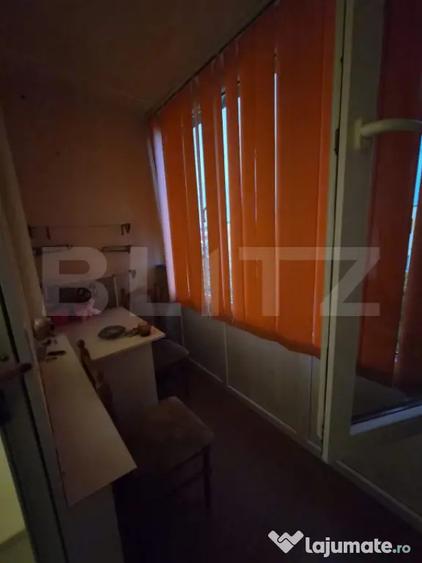 Apartament cu 3 camere semidecomandat în Central