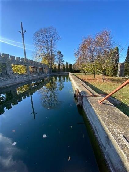 CLADIRI + 1 HA TEREN DE VANZARE PENTRU DEZVOLTARE BUSSINES - CAZARI, AGREMENT, A - 1