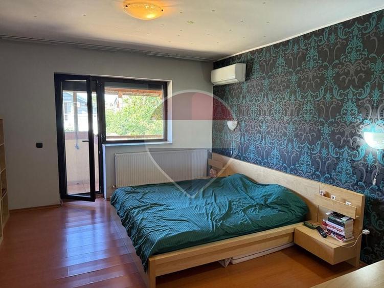 Duplex cu 7 camere cu Teren 235 Mp în Central