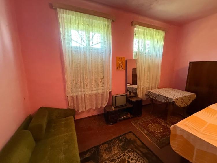 Casa veche individuala pe colt central in Periam - 4