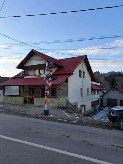 Casa de vanzare + spatiu comercial - comuna Pojorata- Centru - 1