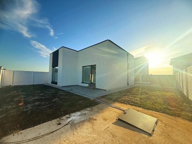 Casa Individuala la intrare in Berceni / 3 Camere / 2 Bai - 2