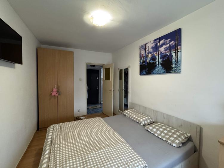 3 cam, bloc caramida, etaj 4 cu acoperis, str. Unirii - 11