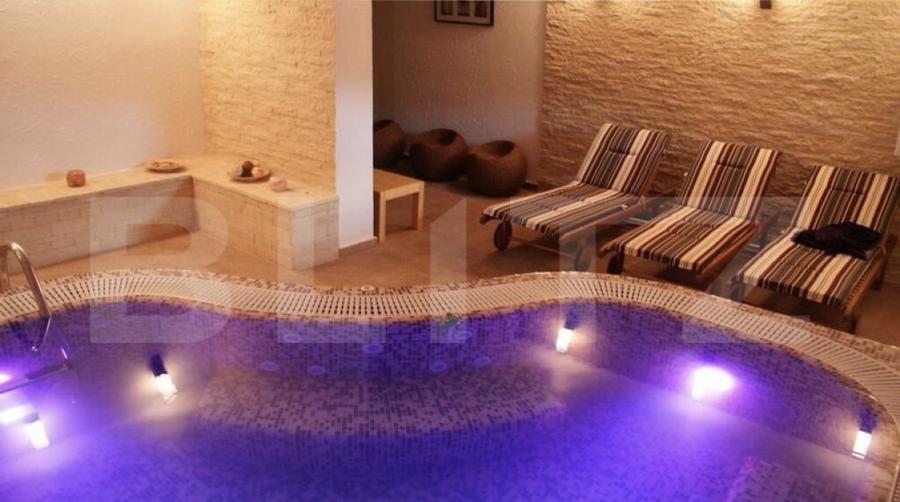 Oferta unica: pensiune ?i teren generos de 16000 mp in - 2