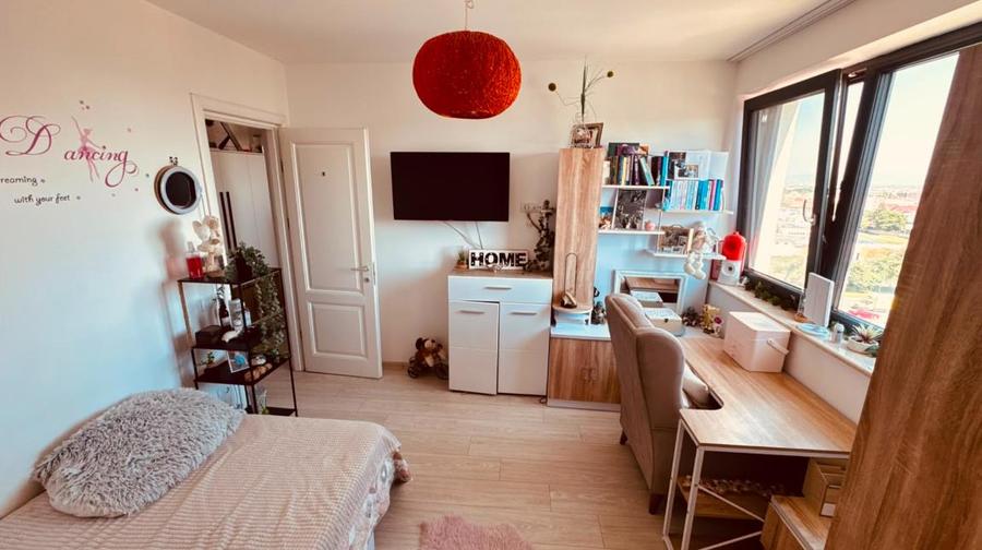 Apartament cu 3 camere decomandat, mobilat în Central