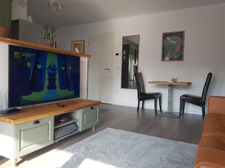 Studio premium pe pietonala Coresi Kasper, mobilat, utilat, parcare si boxa - 7