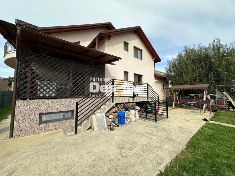 Pascani - Vila spatioasa 228 mp, teren 1000 mp, garaj, demisol si terase - 2
