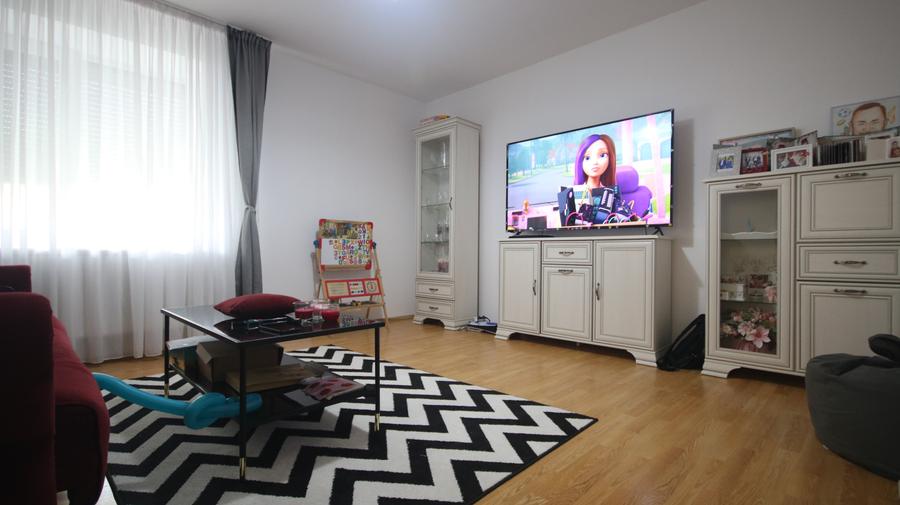 Vanzare casa foarte solida,renovata impecabil.Zona Freidorf. - 1