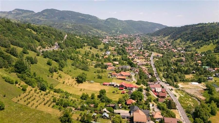 View superb:intravilan,constructie rezidenta/hotel, 2.327 mp,Moieciu de Jos, Bra - 1