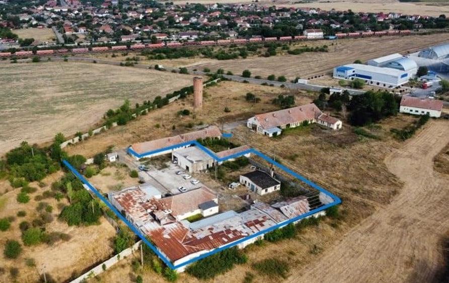 Vand hale frig (1200 mp)+teren intravilan 6400 mp (3000 curte betonata) in Carani (intre TM si AR ) - 1