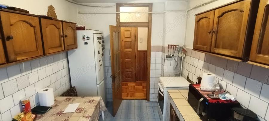 Apartament 3 camere, 2 bai, balcon + boxa Strada Republicii nr. 21 - 2