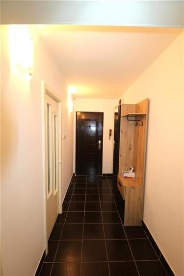 Apartament 3 camere+ 30 mp la demisol, centrala proprie in zona Modern - 2