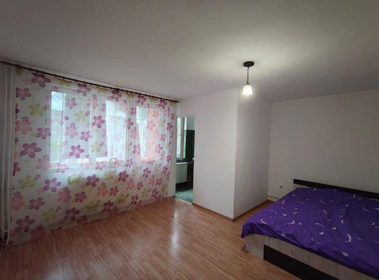 Vand Garsoniera Bloc SERE etaj 1 - 5