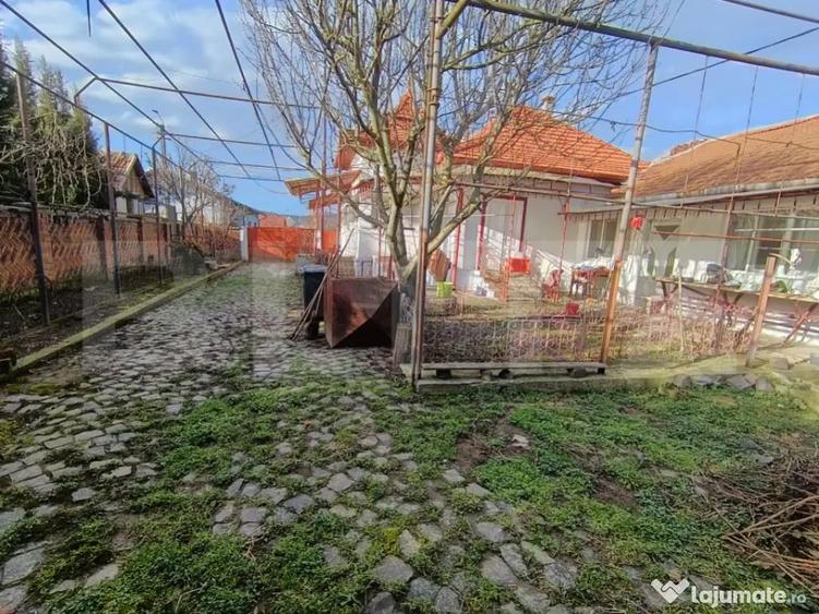 Casa cu 3 camere ?i un teren in suprafa?a de 900 mp - 2