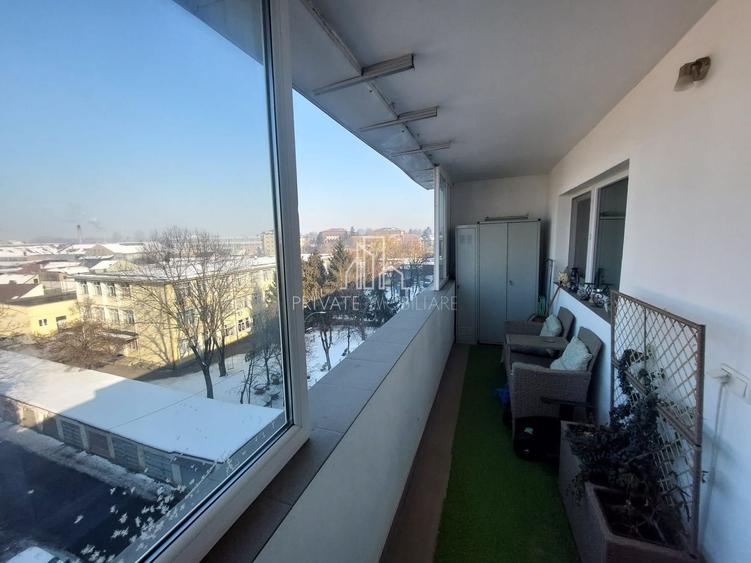 Apartament 3 Camere , De Vanzare, 22 Decembrie, 7 Noiembrie - 9