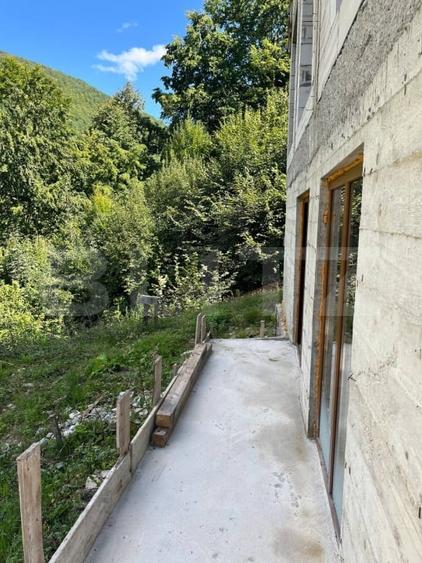 Cabana 5 camere, teren de 1000 mp, Valea Ierii - 10