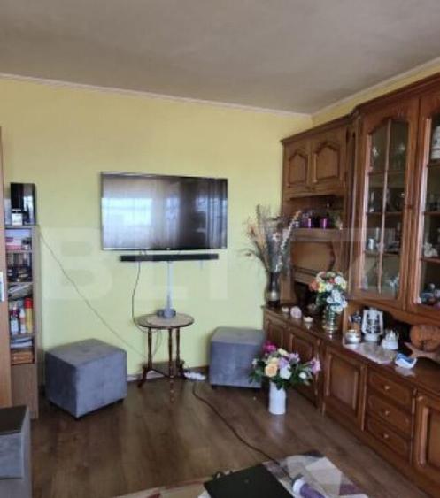 Apartament de vanzare, cu 4 camere, 4 balcoane, 75 mp, zona - 18