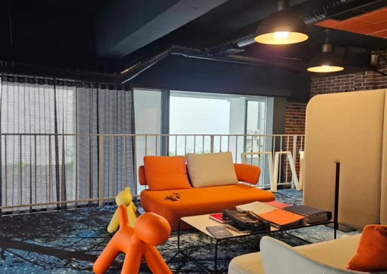 Spatiu Comercial -Piata 1 Mai - 9