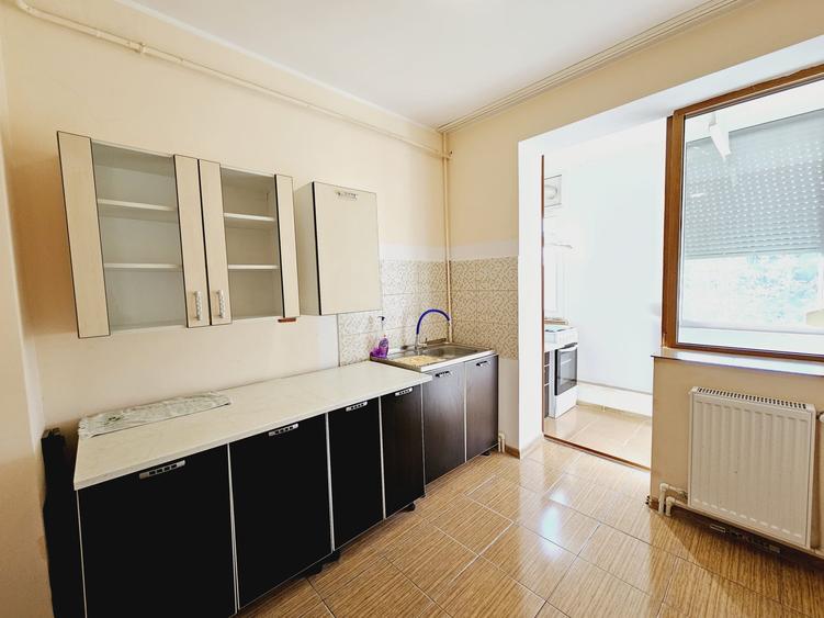 Tiglina 1, Bloc stradal, 3 camere Etajul 3, Balcon Generos - 7