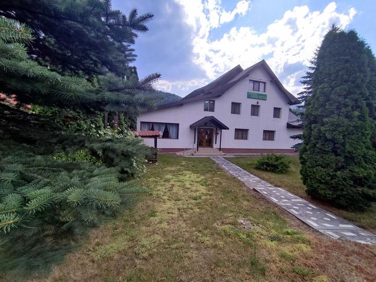 Pensiune si casa cu teren in Bucovina - 3