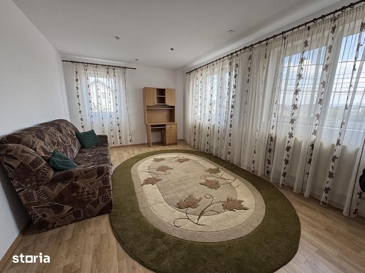 Apartament cu 3 camere în Cetate