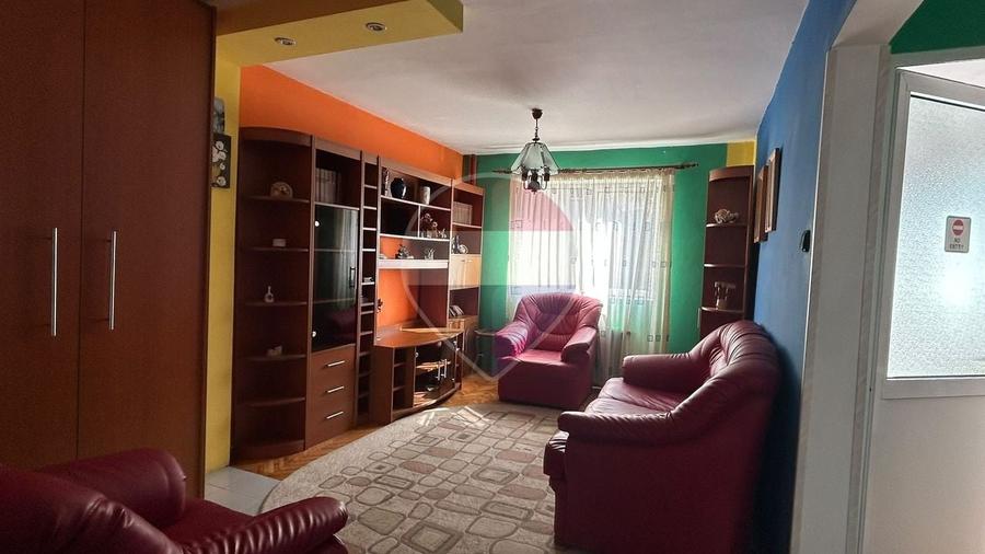 Apartament cu 3 camere semidecomandat, mobilat în Mărăști
