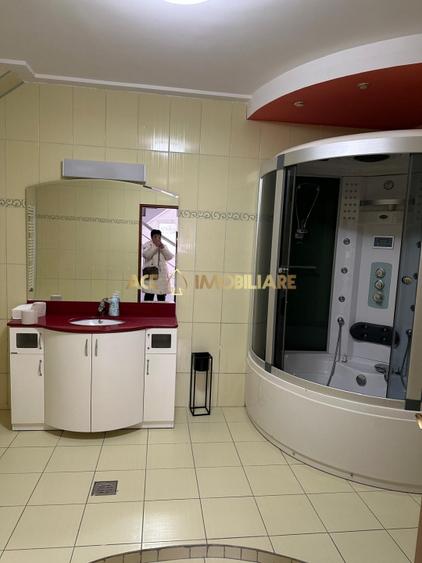 Casă individuală cu 6 camere cu Canalizare în Tineretului