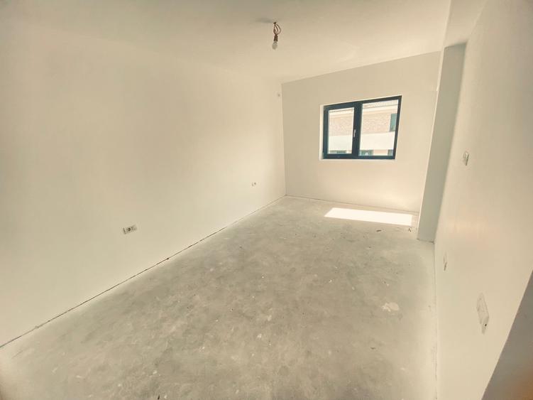 Duplex cu 4 camere si mansarda. Curte 250 mp. Comision 0 - 16