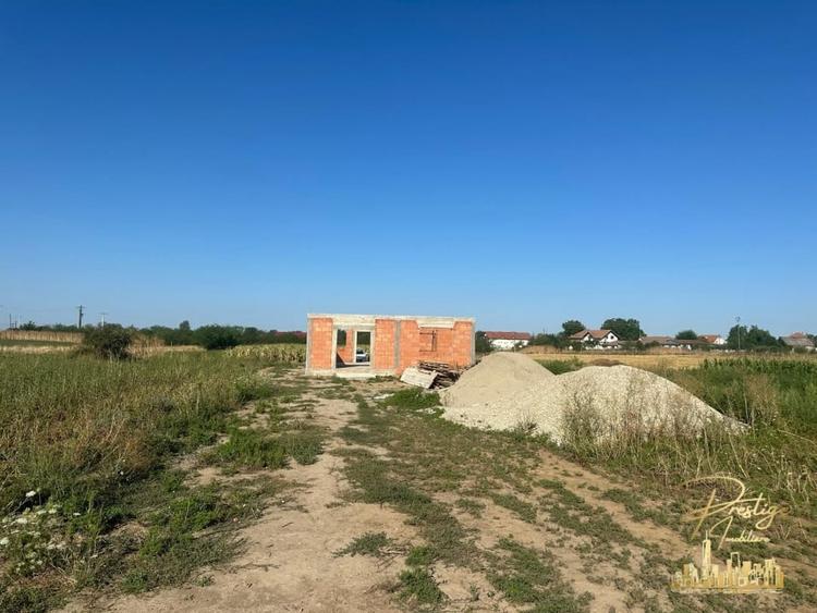 Casa la rosu si teren de 560 mp de vanzare in Tarian - Bihor - 4