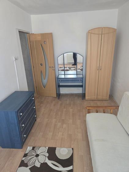 Vand apartament cu 2 camere in Deta zona Targu Mare etaj 1 - 2
