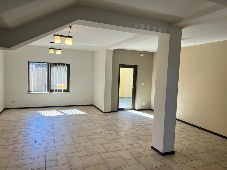 Cetatii -- Casa de inchirat - pretabil rezidential sau birouri - garaj - 2