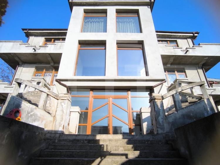 Vila P+2E, 550 mp utili pe 970 mp teren,stradal, zona Gradinii Botnice - 1