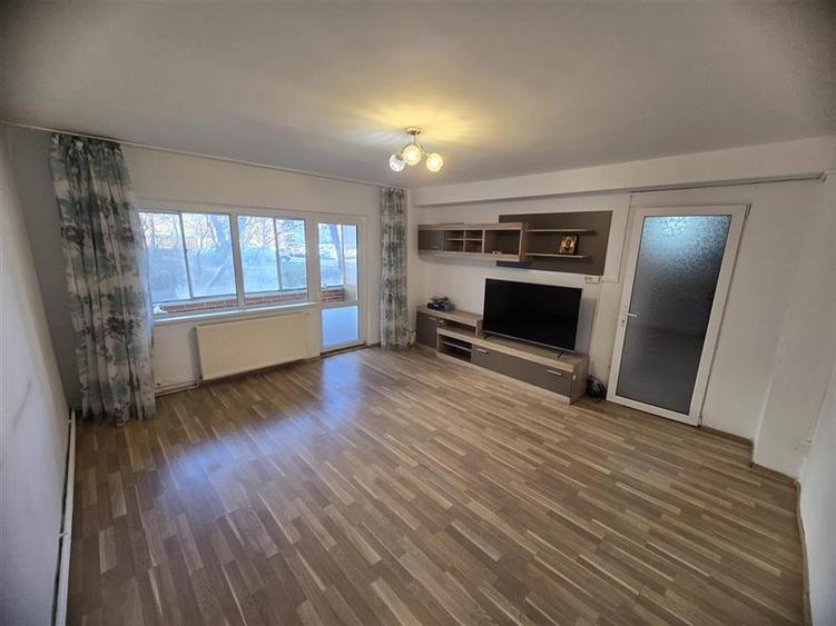 Apartament 3 camere la pret de 2 camere /  zona Gemenii - 4