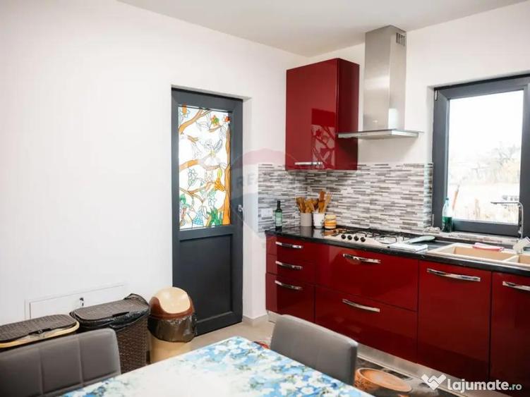 Casa / Vila cu 5 camere de vanzare - 17