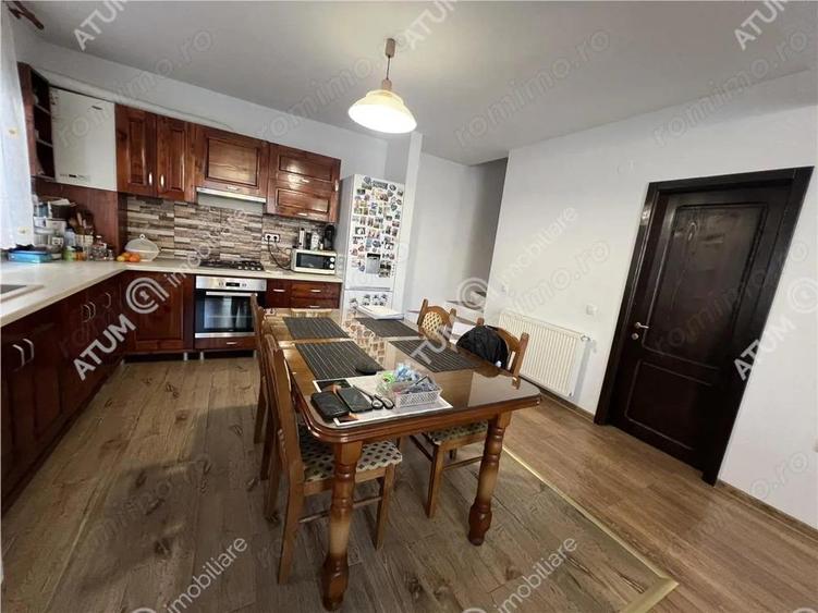 Casa cu 4 camere 2 bai si curte proprie in zona Arhitectilor - 12