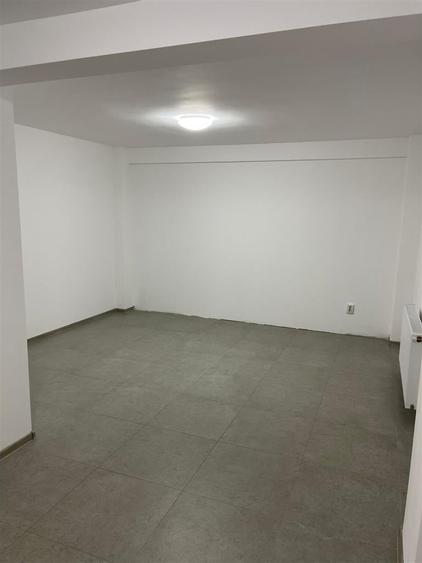 Spatiu comercial generos | 140mp | vitrina mare | 4 parcari | zona excelenta - 3