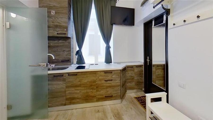 TUR 3D! Proprietate cocheta, pretabila regim hotelier, Centrul Istoric Brasov - 6