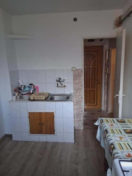 Razboieni-garsoniera de vanzare stradala - 2