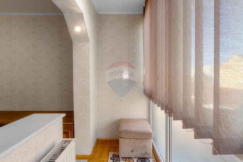 Apartament cu 3 camere de vânzare- COMISION 0% - 8