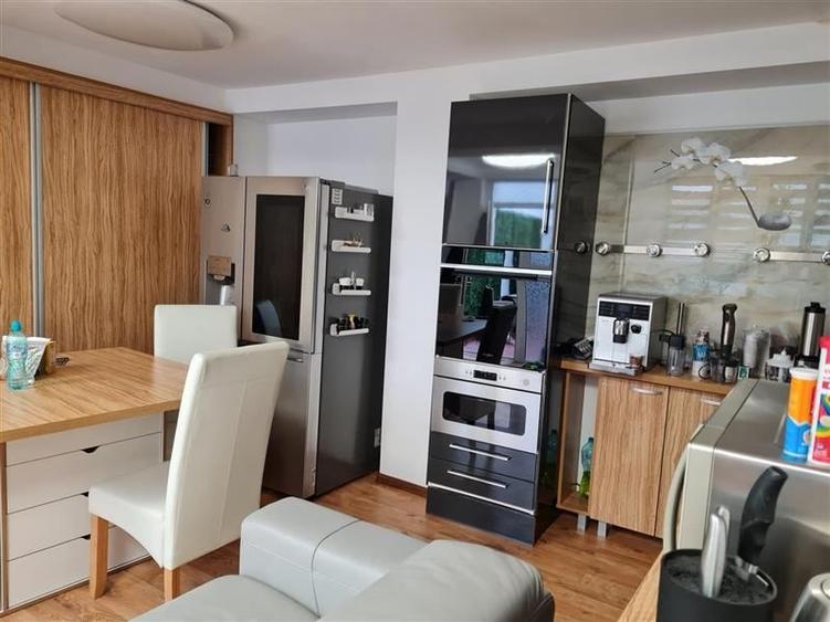 Proprietate cu terase, in ambientul Centrului Istoric .- . Piata Sfatului, Braso - 10