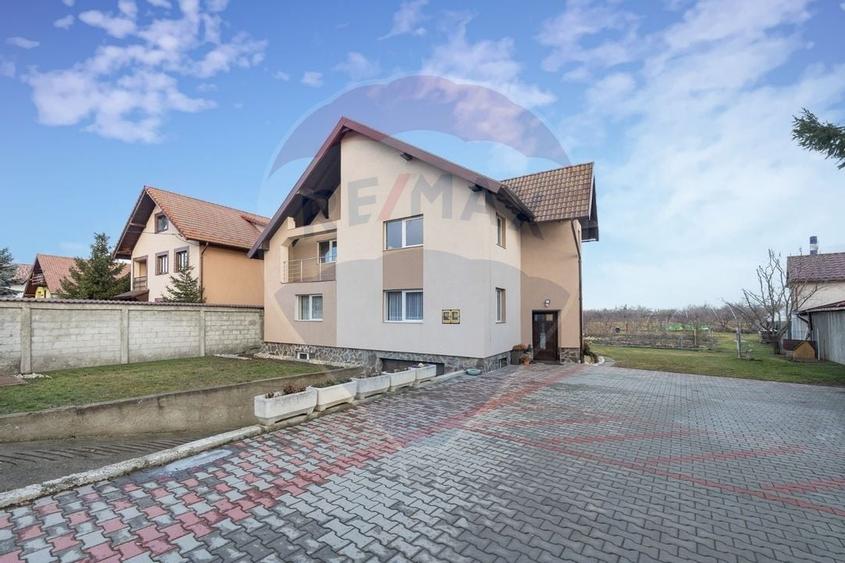 Casă noua - parcări subterane, teren 500 mp, Codlea - 1