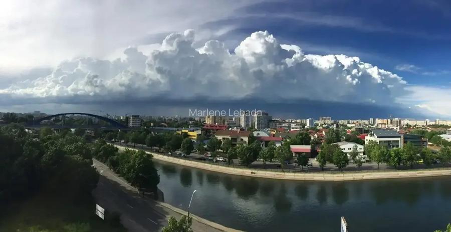 Apartament cu 3 camere decomandat, mobilat în Văcăresti